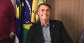 Questionado sobre homofobia, Jair Bolsonaro ironiza repórter