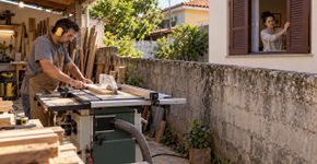 Homem passa anos usando uma pequena oficina no quintal sem incomodar ninguém, compra uma máquina mais potente e percebe que a relação com os vizinhos muda na primeira semana