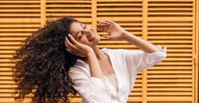 Cachos definidos: 5 dicas para realçar a curvatura do cabelo