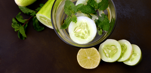 Salada de pepino com hortelã super refrescante e saudável
