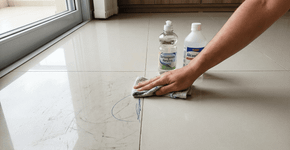 Como limpar manchas de caneta do piso laminado e porcelanato em minutos