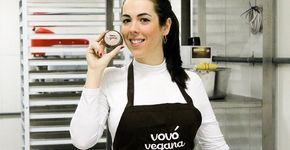 Jornalista deixa profissão e abre confeitaria vegana