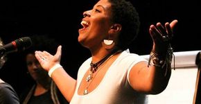 Luz Ribeiro representa Brasil na Copa Mundial de Poesia na França