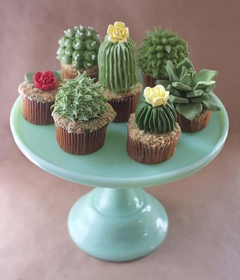 Cactos? Não, cupcakes. Ficaram lindos, né?