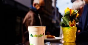 Cidade implementa uso de copo de café retornável