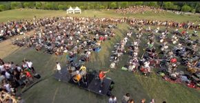 Para sensibilizar banda, mil fãs do Foo Fighters tocam ‘Learn to Fly’ em parque na Itália