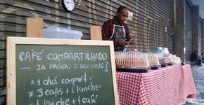 Café compartilhado oferece pães e bolos para moradores de rua
