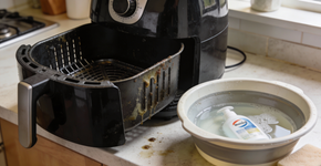 O segredo para limpar a resistência da Air Fryer sem queimar o aparelho