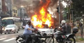 Travestis insultadas ateiam fogo em carro de homem