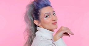 Veja esta mulher se transformar em unicórnio com um penteado