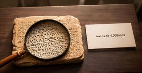 Um artefato de 4.000 anos guardado na Dinamarca pode conter um dos registros escritos mais antigos da gestão cotidiana da humanidade, tendo permanecido em silêncio por milênios