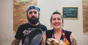 Casal de Curitiba cria restaurante itinerante onde você paga quanto quer e ainda ajuda lavando a louça