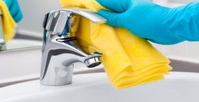 Como limpar a casa usando pouquíssima água