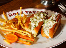 Featured side: Holy Tavern celebra a lagosta com menu especial em outubro