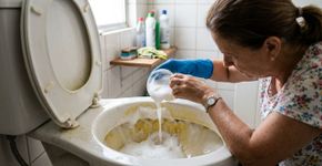 Método rápido, sem produtos químicos ou esforço, que tira as manchas amarelas do vaso sanitário e deixa tudo branquinho