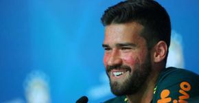 Pele do goleiro Alisson intriga fãs a um dia da Copa do Mundo
