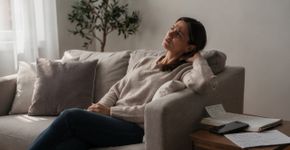 O que significa sentir culpa ao descansar e por que isso afeta tantas mulheres?