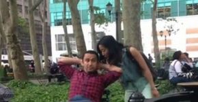 Mulher canta homens nas ruas para testar reações