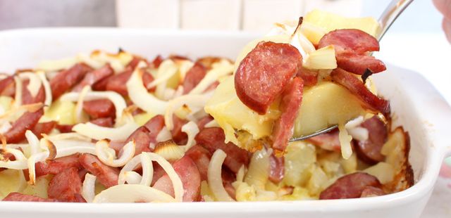 Batata e calabresa no forno: o almoço perfeito sem esforço