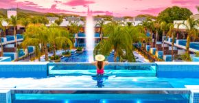 O hotel de Bonito onde a piscina chega até a suíte