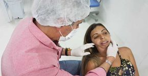 Mulher chamada de ‘monstro’ faz cirurgia graças a doações