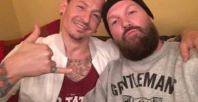 Vocalista do Limp Bizkit fala emocionado sobre Chester Bennington