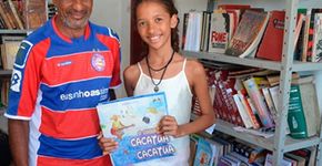 Menina de 12 anos funda biblioteca no sertão da Bahia