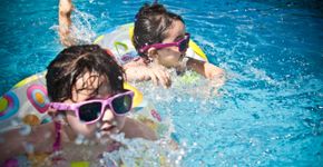 É seguro entrar na piscina logo após comer? Especialistas explicam