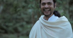 Yogui indiano dá palestras gratuitas em São Paulo
