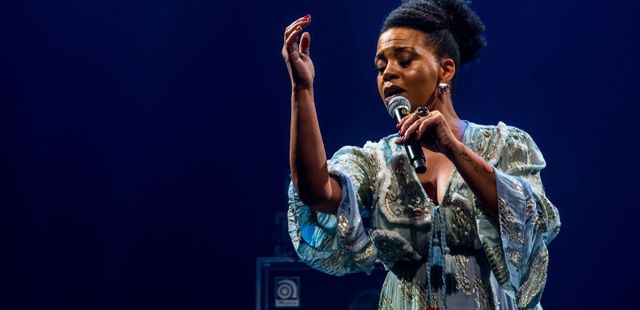 Show ‘Elizete sobe o morro’ por Adriana Moreira