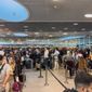 Da redação: Novo controle de passaportes causa filas de até 5h em aeroportos da Europa; veja como evitar problemas