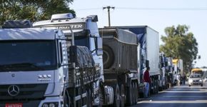 Contrários à quarentena, caminhoneiros ameaçam governadores com paralisação