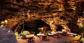 Espanha tem bar e restaurante dentro de lava vulcânica