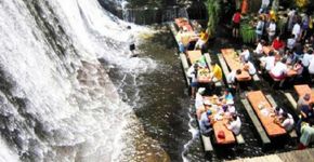 Conheça o restaurante que funciona dentro de uma cachoeira