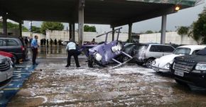 Helicóptero da Rede TV! cai após forte chuva em São Paulo