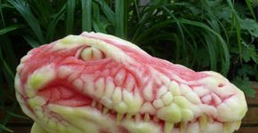 Arte tropical: veja esculturas feitas com melancias