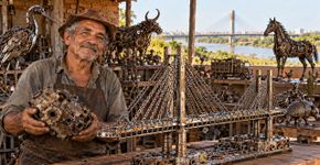 Aos 66 anos, artista do Piauí reúne mais de 150 esculturas feitas com objetos descartados e transforma sucata em exposição no interior