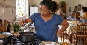 Família colocou o feijão no fogo para o almoço de domingo, percebeu que o gás tinha acabado no pior momento possível e uma solução improvisada transformou a cozinha numa história que ninguém esqueceu