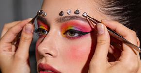 Por que a maquiagem da Zara Larsson vai ser a maior tendência dos blocos de Carnaval