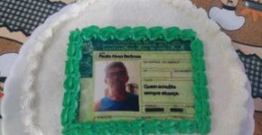 Feirante tira CNH após treze tentativas e ganha festa temática