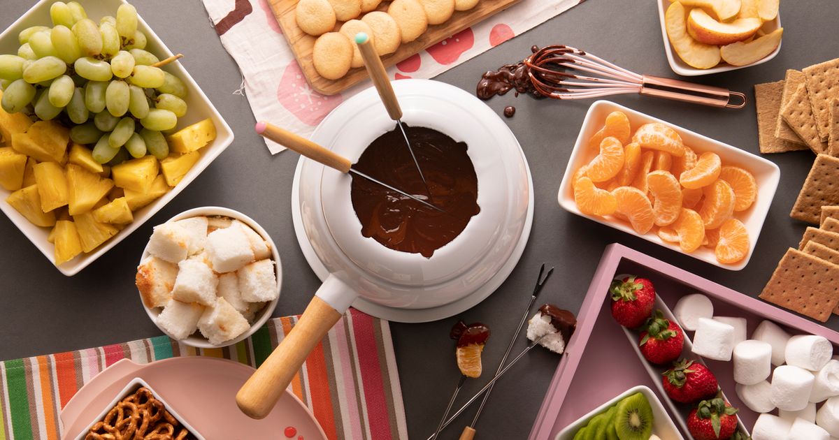 Aprenda a fazer fondue de chocolate cremoso para impressionar na cozinha