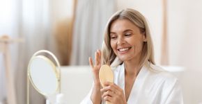 Cabelo na menopausa: veja como o período afeta a saúde dos fios