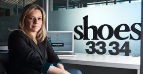 Empreendedora fatura com loja de nicho que só vende sapatos 33 e 34