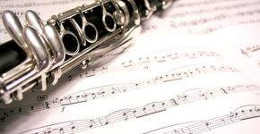 Crianças que têm aula de música vão melhor na escola, diz estudo