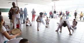 Em SP, capoeira apoia desenvolvimento de alunos da rede pública