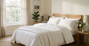 A roupa de cama não deve ser trocada a cada quinze dias nem uma vez por mês: descubra qual é o intervalo ideal para fazer a troca