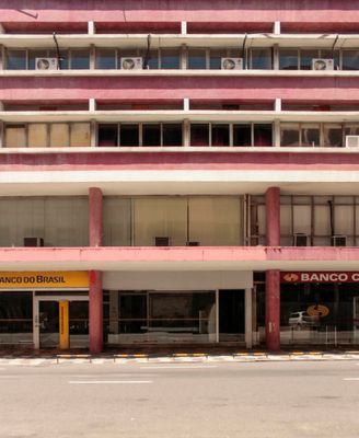 Localizado na Av. Estados unidos, 258, Comércio, o edifício Cidade de Aracajú, tem o seu projeto feito pelos arquitetos Emanuel Berbert e José Álvaro Peixoto. Foto: reprodução/@prediosdesalvador