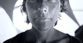 Câmera ultravioleta detecta danos invisíveis do sol na nossa pele