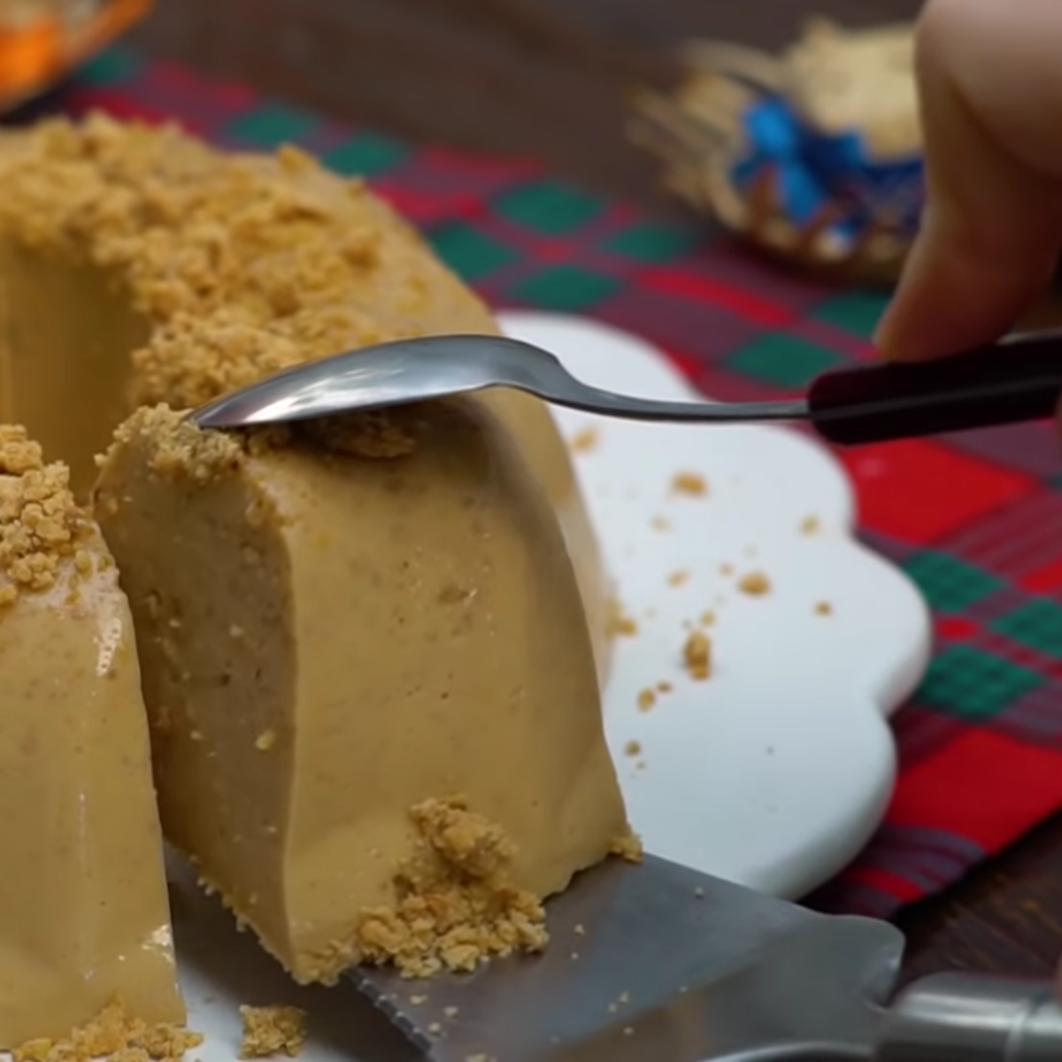 Pudim de paçoca não leva ovos e não precisa ir ao forno