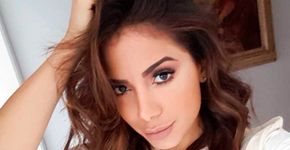 Anitta posta em inglês que comida, comer e gordura a descrevem